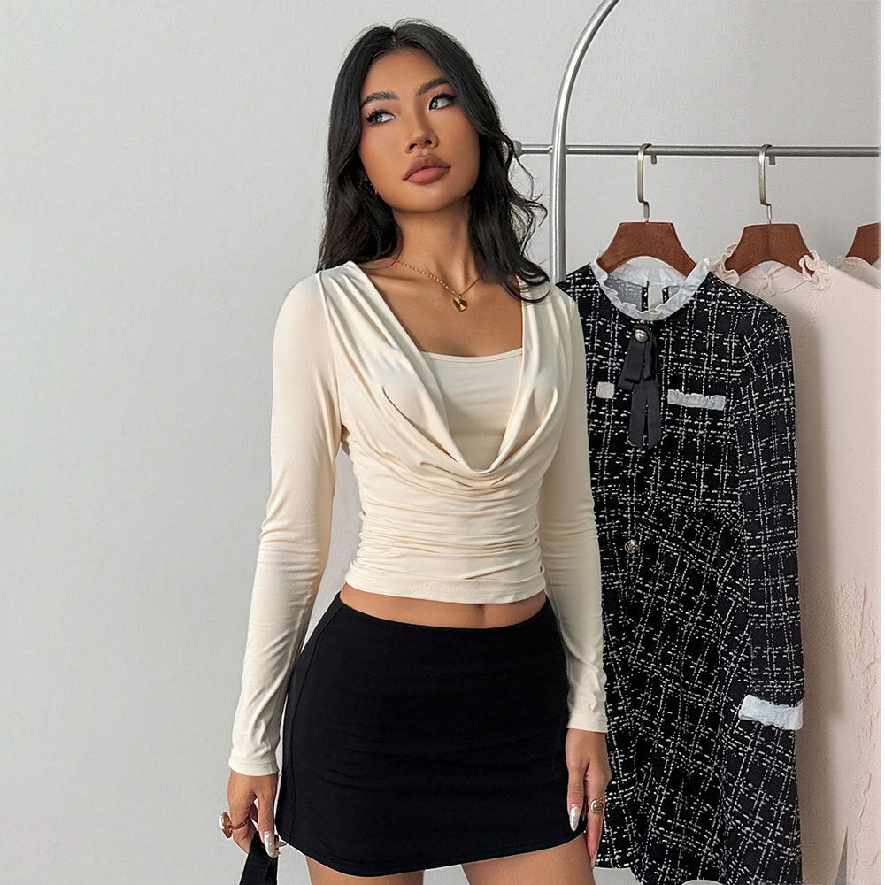 Damen drapiertes Langarm-Cropped-Top mit Wasserfall-Cowl Untertop-Einsatz und taillierter Raffung – Avérine