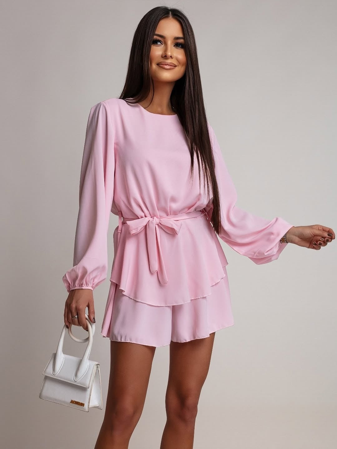 Damen Kurzkleid mit Volantrock, Taillenbindegürtel und Ballonärmeln Echoarchiv