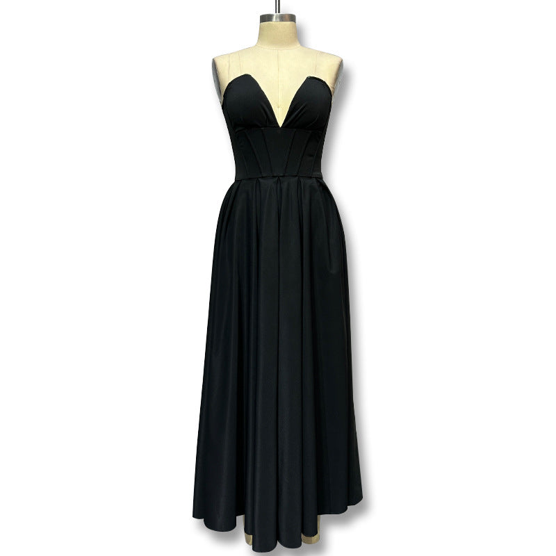 Damen Elegantes und figurbetontes Abendkleid mit tiefem Ausschnitt Echo Archiv