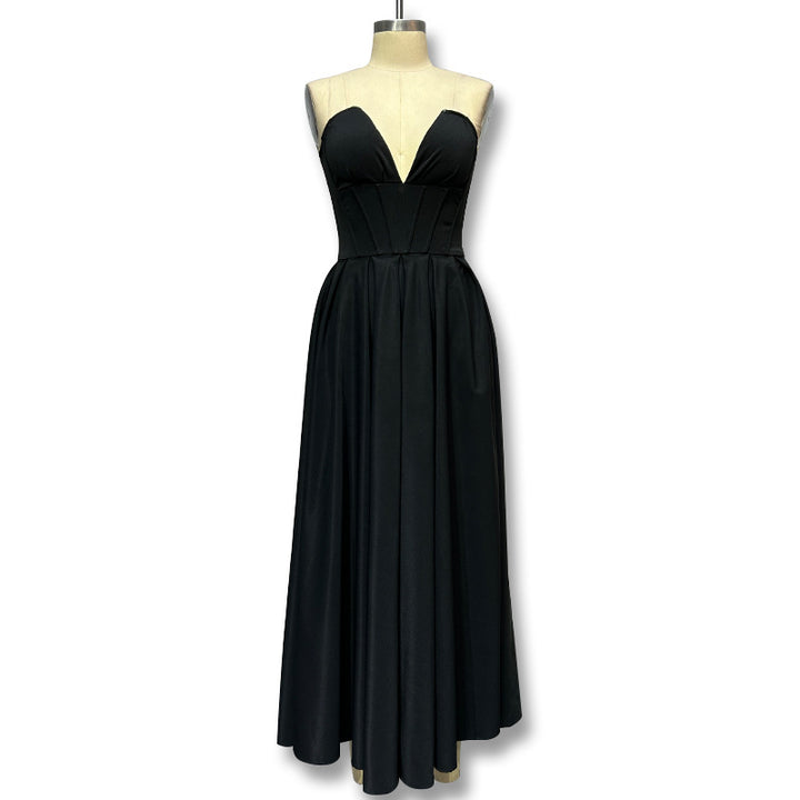Damen Elegantes und figurbetontes Abendkleid mit tiefem Ausschnitt Echo Archiv