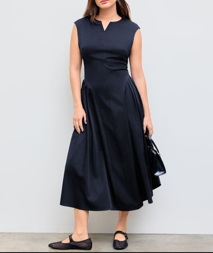 Damen elegantes Maxikleid mit voluminösen Falten und ärmellosem Design Echo Archiv