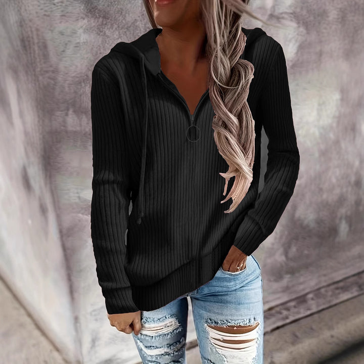 Damen Lässiger Rippstrick-Hoodie mit halbhohem Reißverschluss und Ringzipper – Auréline