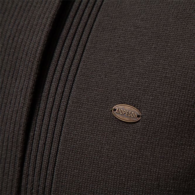 Herren angenehme Strickjacke mit offenem Kragen und praktischen Taschen Echoarchiv