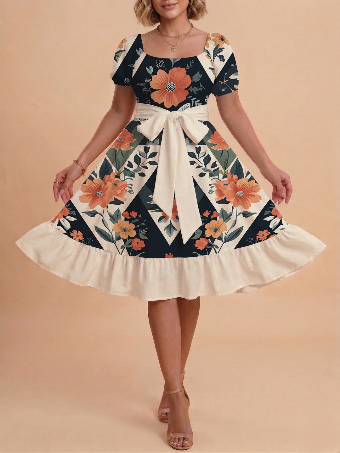 Damen Kleid mit tailliertem Schnitt und verspieltem Blumenmuster Echo Archiv