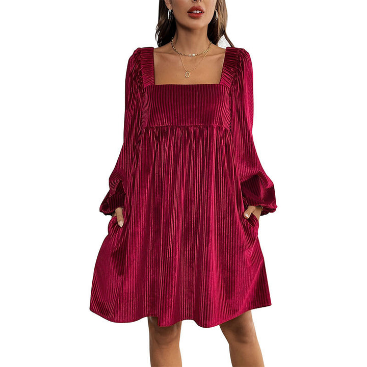 Damen Plissiertes Samt-Babydollkleid mit quadratischem Ausschnitt, Ballonärmeln und Eingrifftaschen – Élara