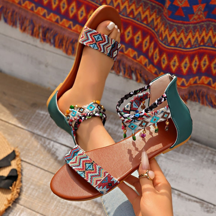 Damen Boho-Sandalen mit bestickten Riemen, geflochtenen Knöchelriemen und Zierperlen – Sorelia
