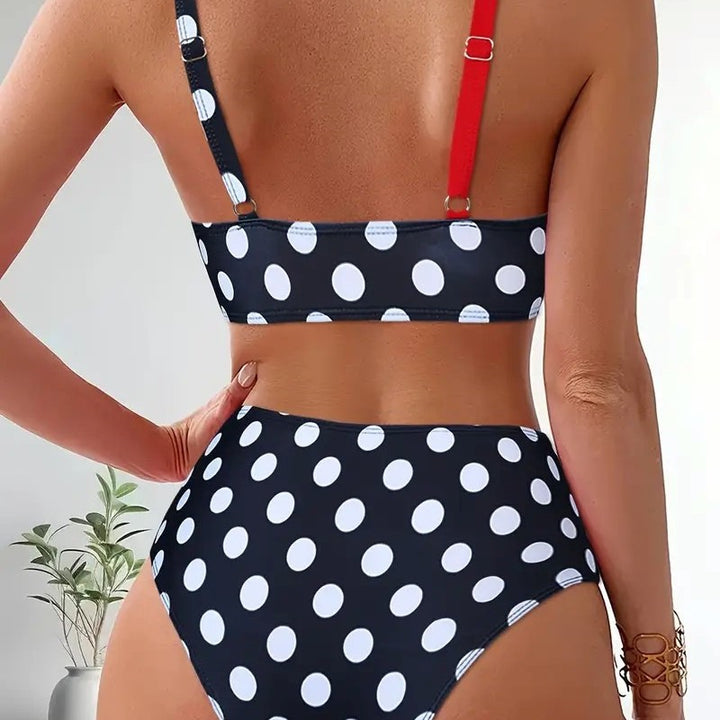 Damen Bikinimodell im modernen Wickelstil Echo Archiv
