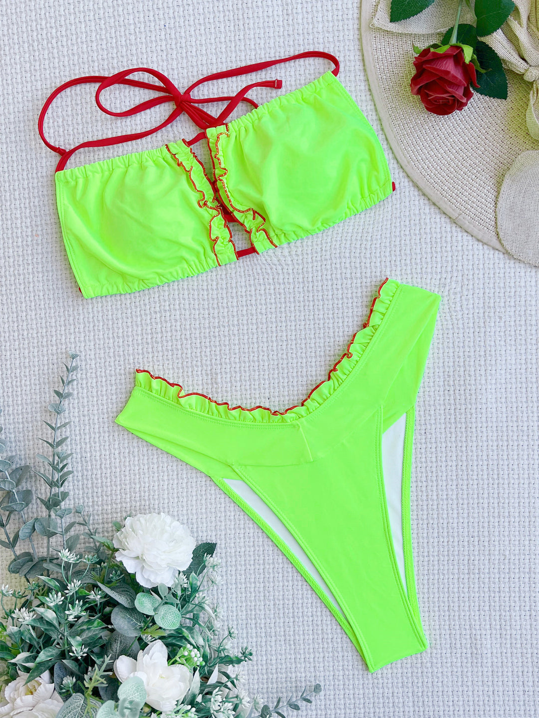 Damen Luxus Bikini mit verspielten Rüschendetails Echo Archiv
