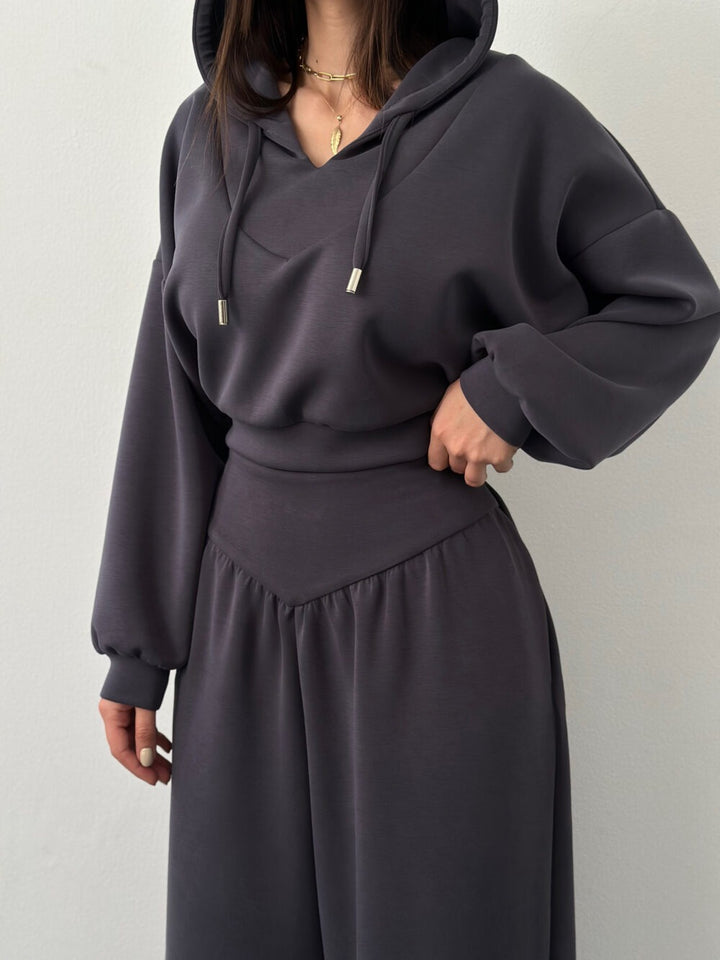 Damen nan luxuriöses Freizeitset Kapuzenpullover mit V-Ausschnittdetail und Culotte mit hoher Taille Echo Archiv