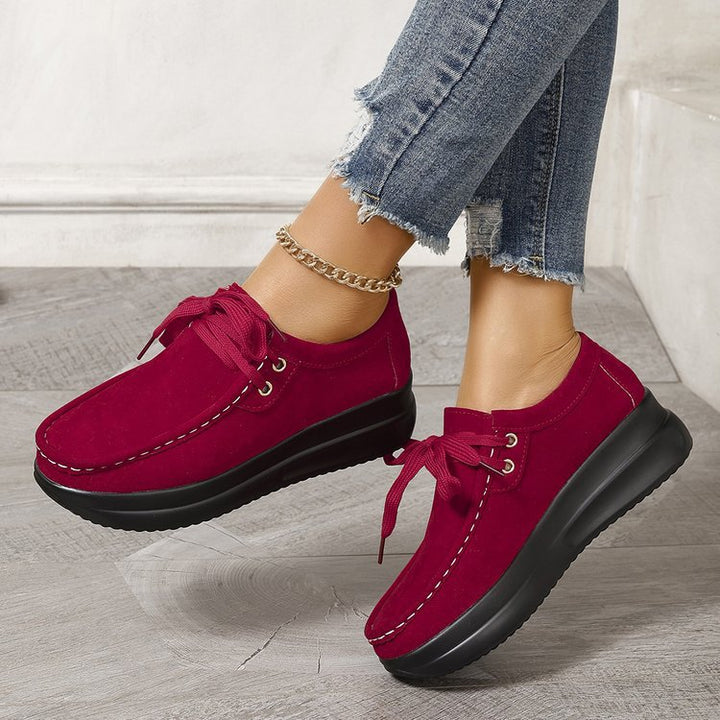 Damen Keilsneaker im Mokassinstil mit Veloursoptik und gepolsterter Komfortsohle Echo Archiv