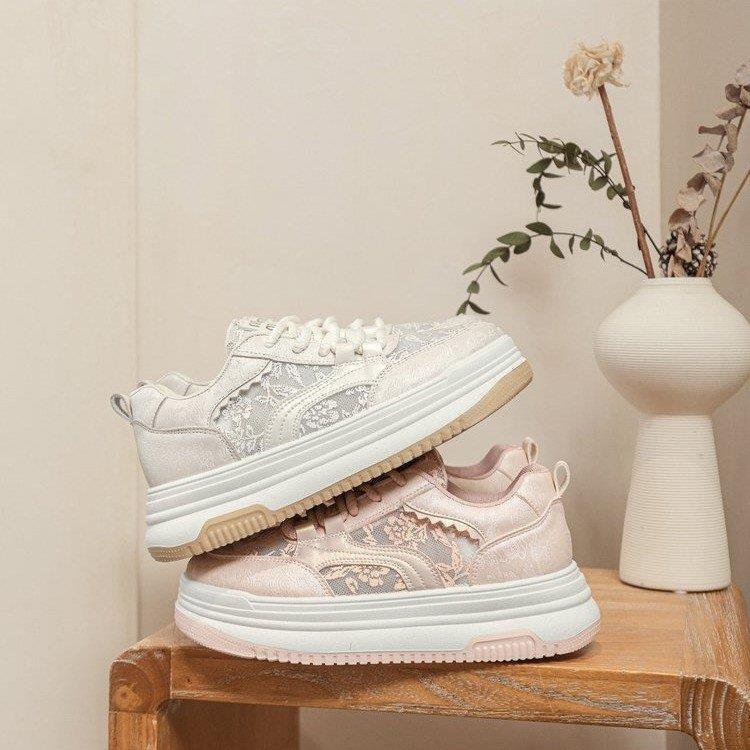 Damen Sneakers mit filigranem Blumenmotiv und gepolsterter Sohle Echo Archiv