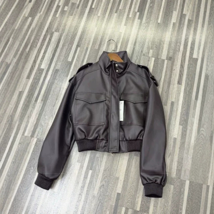 Damen Kurze PU-Leder-Bomberjacke mit hohem Stehkragen, Pattentaschen und Schulterklappen Echo Archiv
