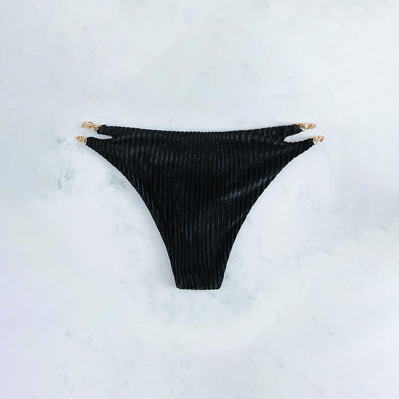 Damen Bikinihose mit offenen Schnittelementen und eleganten Kettenakzenten Echo Archiv