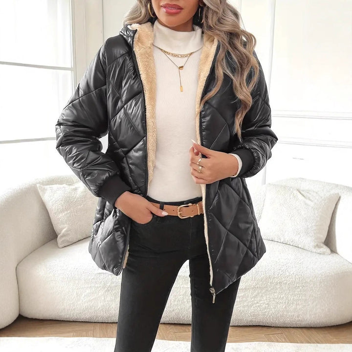 Damen Steppjacke mit Teddyfutter und Kapuze – Célinea