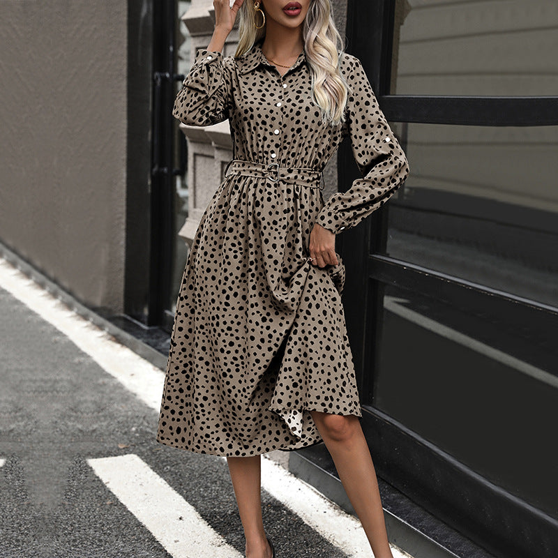 Damen Hemdblusenkleid mit Taillenriemchen, dreiviertel-Ärmeln und seitlichem Schlitz Echoarchiv