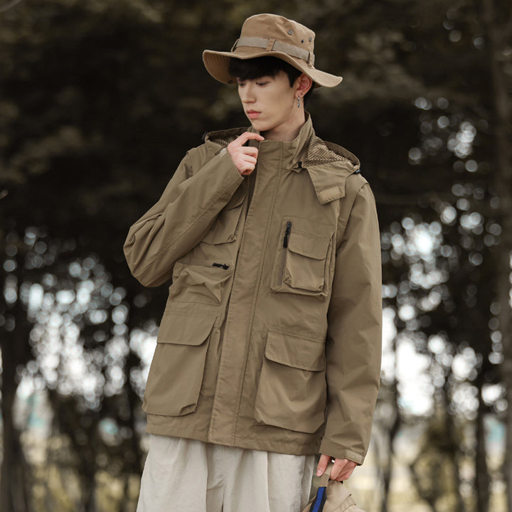 Herren leichte Multifunktions-Fieldjacke mit zahlreichen Utility‑Taschen und Belüftungsdetails Echoarchiv