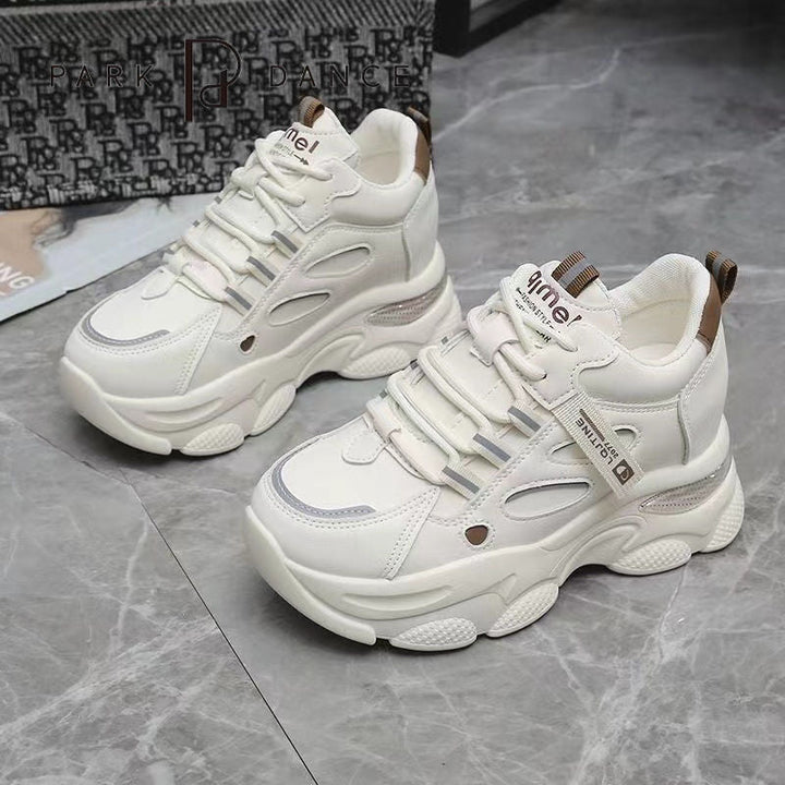 Damen Sportliche Sneakers mit luftiger Mesh-Oberfläche und robuster Sohle Echo Archiv