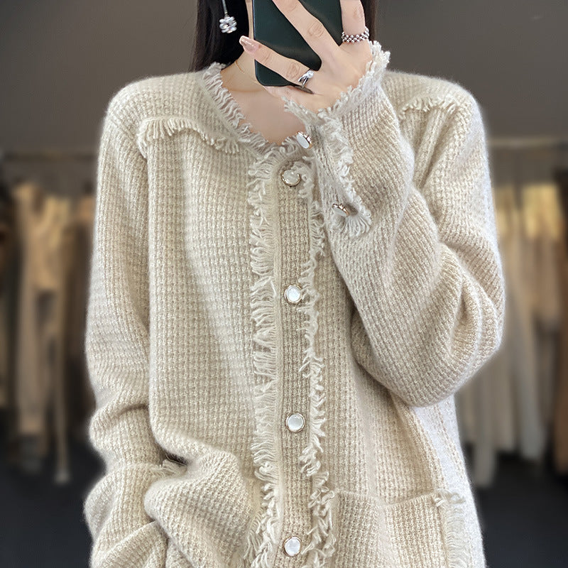 Damen Strickcardigan mit Fransenblende, Perlmuttknopfleiste und aufgesetzten Taschen Echoarchiv