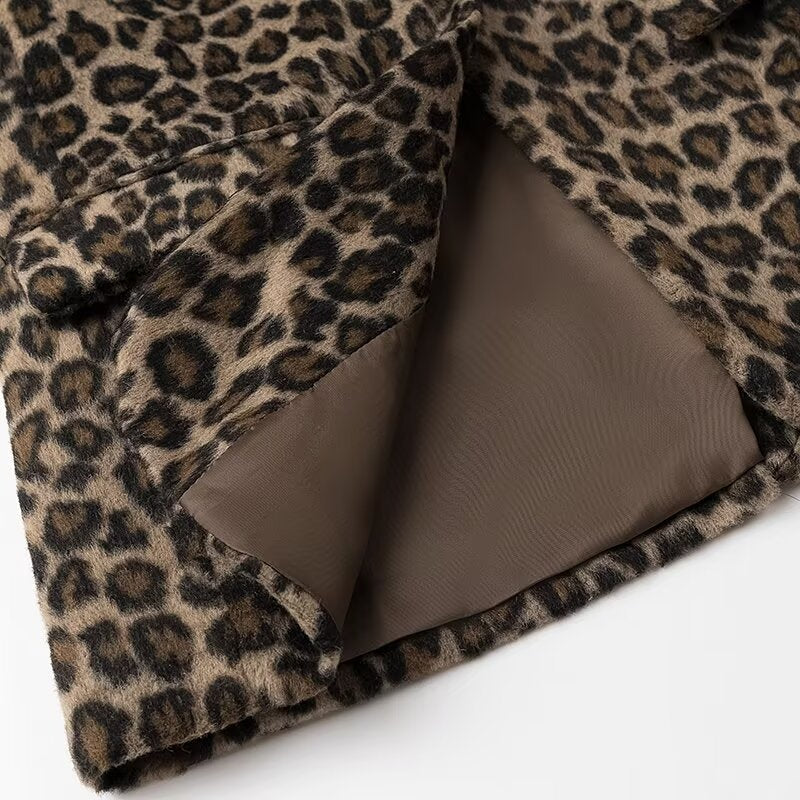 Damen taillierter Leopardprint-Blazer mit Reverskragen und Pattentaschen – Valéne