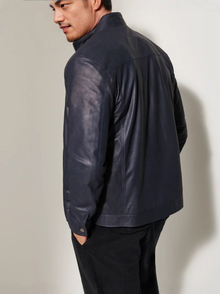 Herren Lederjacke mit elegantem Stehkragen und seitlichen Reißverschlusstaschen Echoarchiv