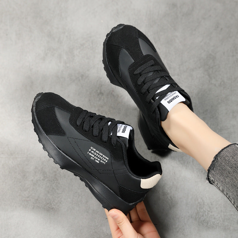 Damen nan leichte Retro-Laufsneaker aus Lederimitat und Velours mit gepolsterter Fersenstütze und rutschfester Profilsohle Echo Archiv