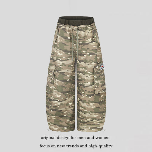 Damen Weite Cargo-Hose mit Herzen-Camouflage, Tunnelzugbund und großzügigen Taschen Echoarchiv
