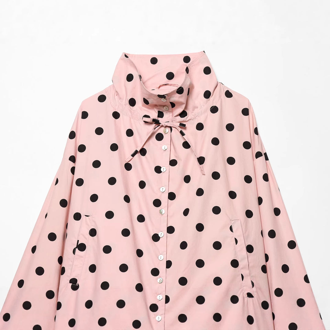 Damen Gepunktete Cropped‑Blousonjacke mit hohem Stehkragen, Tunnelzug und Knopfleiste Echo Archiv