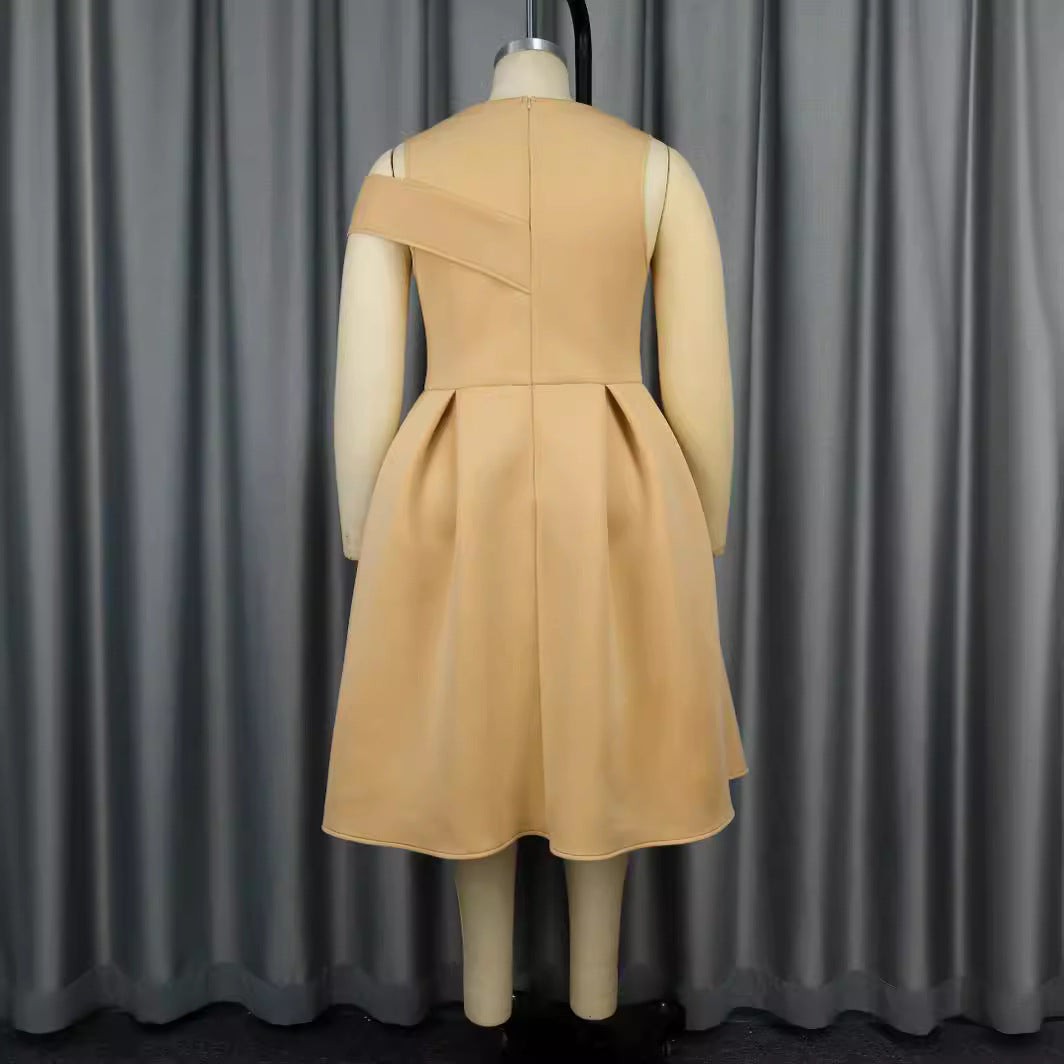 Damen Elegantes Cocktailkleid mit asymmetrischem Schnitt und transparenten Ärmeln Echo Archiv