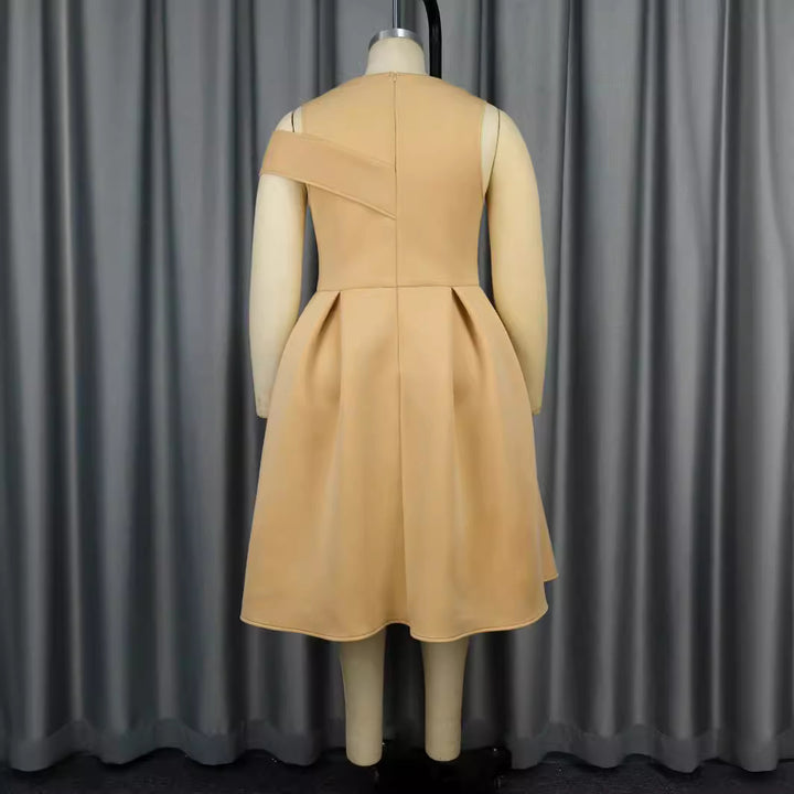 Damen Elegantes Cocktailkleid mit asymmetrischem Schnitt und transparenten Ärmeln Echo Archiv