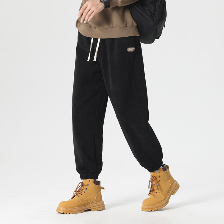Bequeme Sweat-Jogginghose für Herren mit elastischem Kordelzug, vorgeformten Nähten und gerippten Bündchen – Sorevano