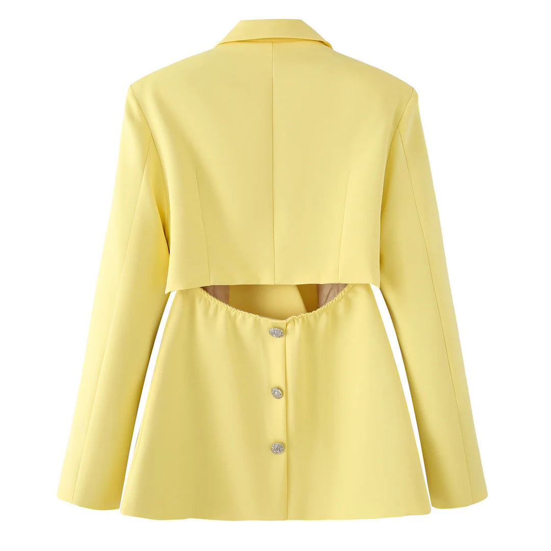 Damen taillierter Blazer mit geschwungenem Lagenkragen, figurformenden Abnähern und dekorativem Zierknopf – Valéne