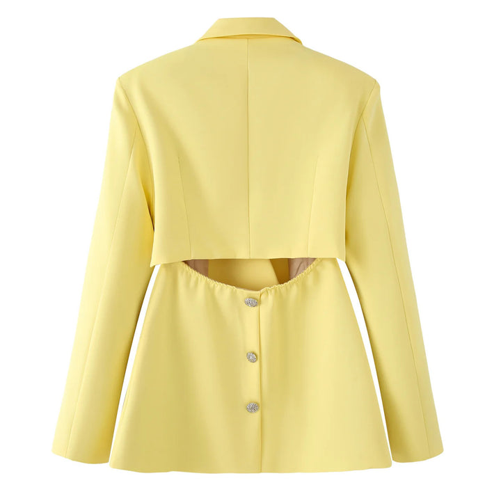 Damen taillierter Blazer mit geschwungenem Lagenkragen, figurformenden Abnähern und dekorativem Zierknopf – Valéne