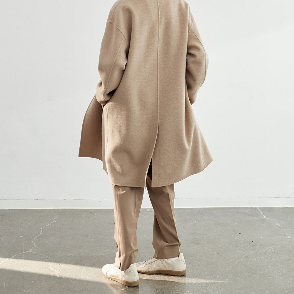 Herren Oversized Wollmantel mit Doppelreiher und Reverskragen Echoarchiv