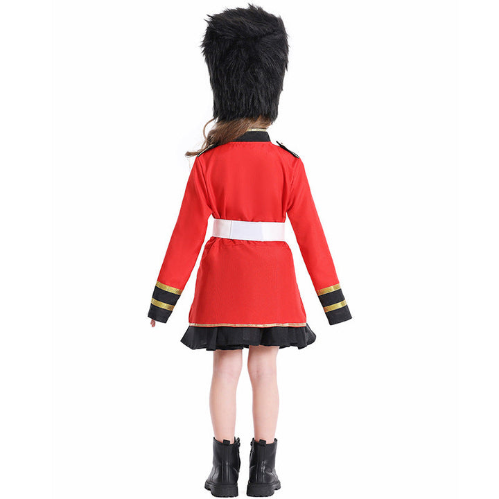 Mädchen Kostüm als königlicher Wachen mit detailreichem Jacke und Hut Echo Archiv