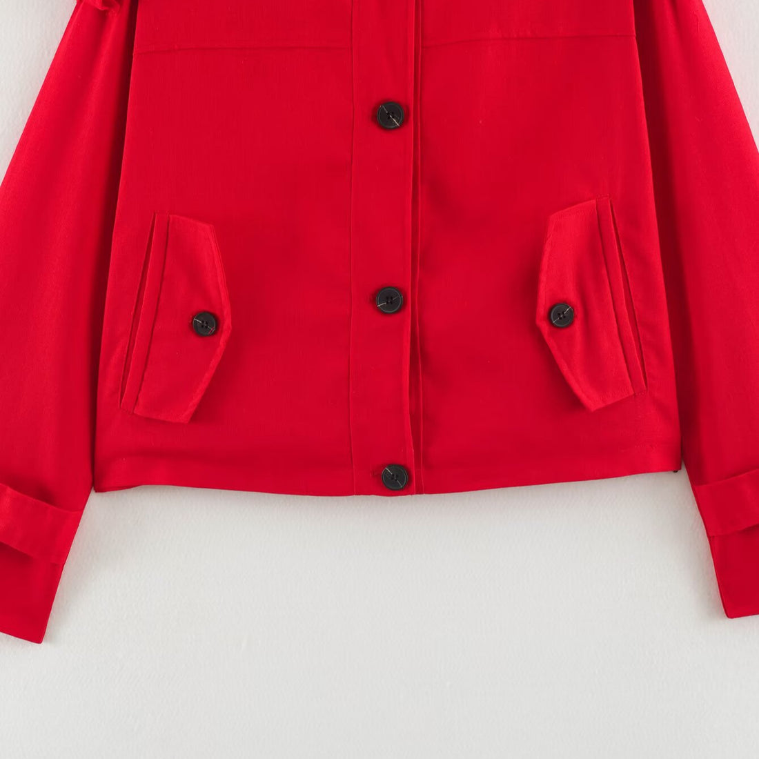 Damen Kurzjacke im Utility-Stil mit Stehkragen und Schulterpatten Echoarchiv