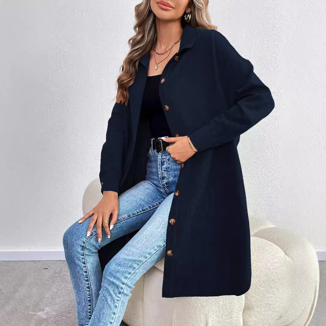 Damen lange Oversize-Cord-Hemdjacke mit durchgehender Knopfleiste und Hemdblusen-Kragen – Célinea