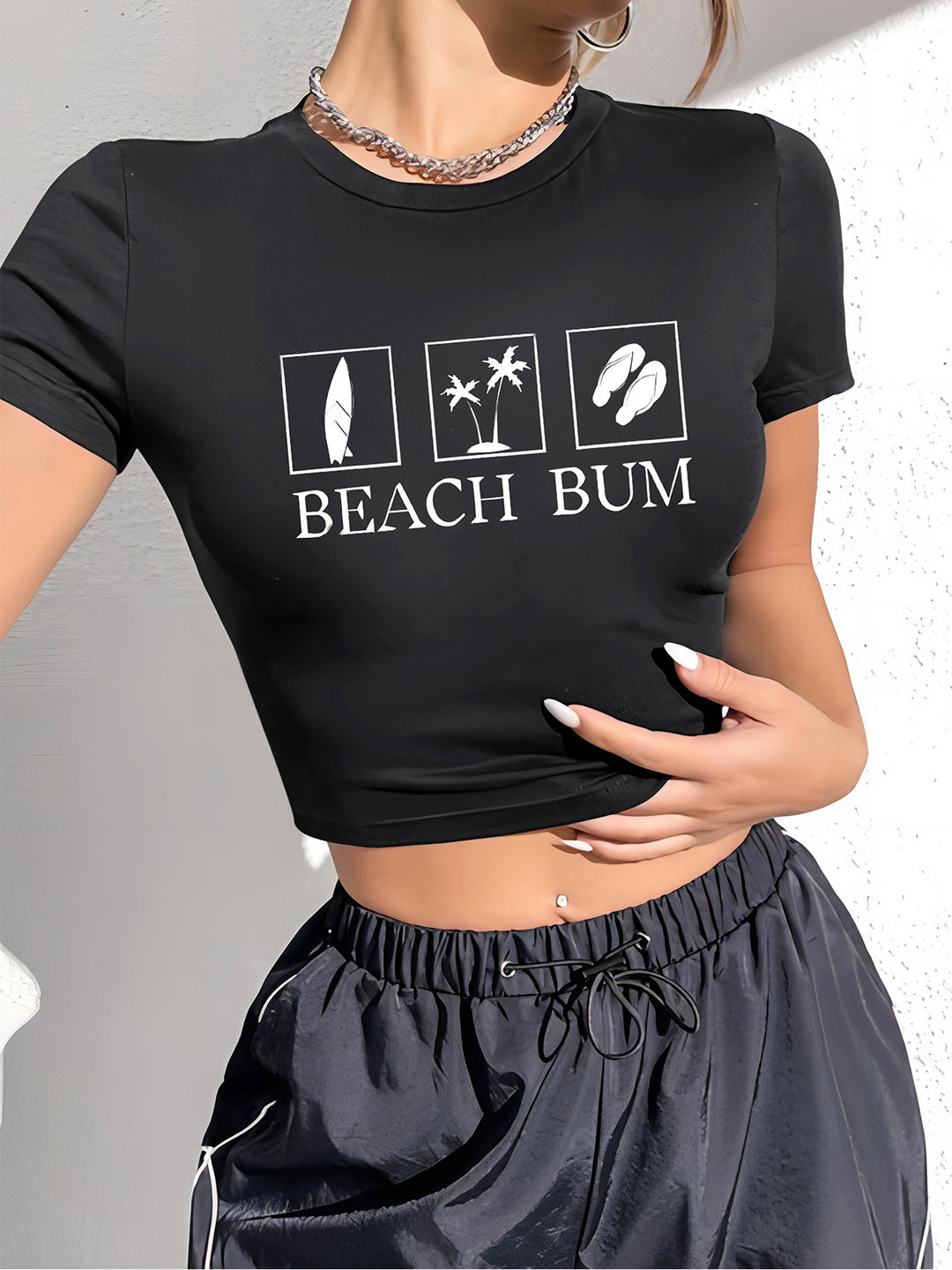 Damen Crop-T-Shirt mit verspieltem Kirschmotiv und elegantem Schleifenprint Echo Archiv