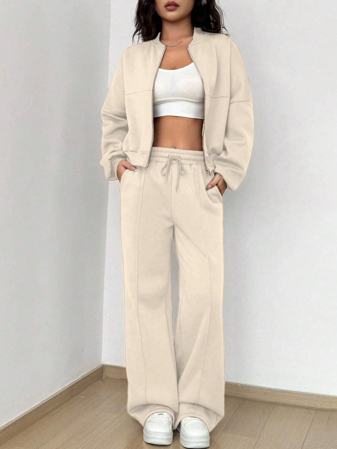 Damen Loungewear-Set mit kurzem Reißverschluss-Bomber und weiter High-Waist Jogginghose – Élanora
