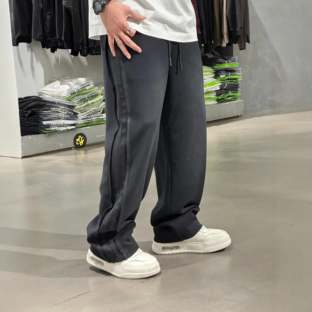 Herren modische Sporthose mit lässigem Schnitt und seitlichen Streifen Echoarchiv