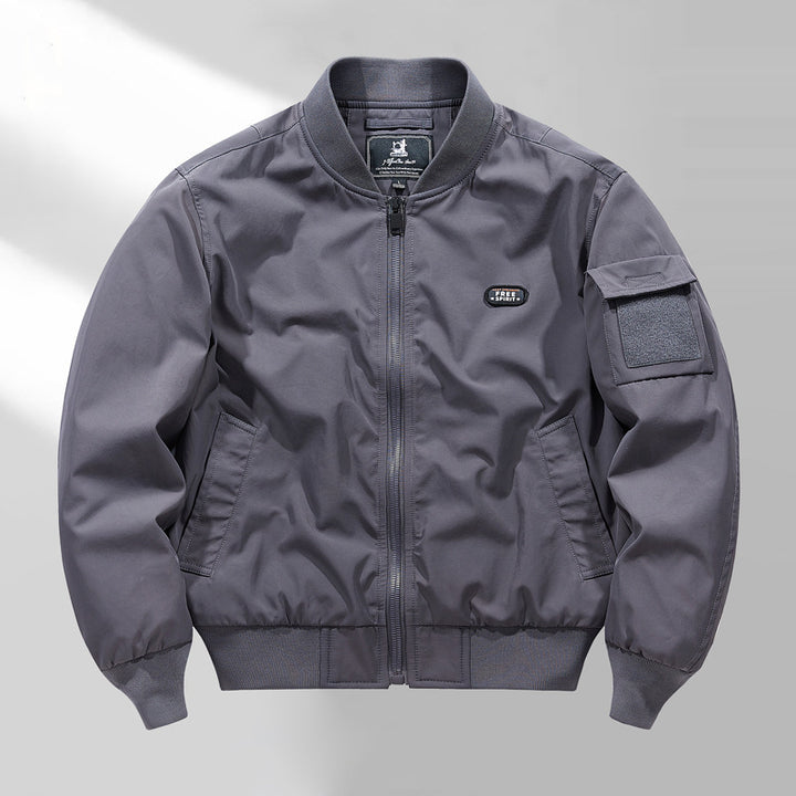 Herren minimalistischer Nylon-Bomber mit wattierter Innenlage und Ärmel-Pattentasche Echo Archiv