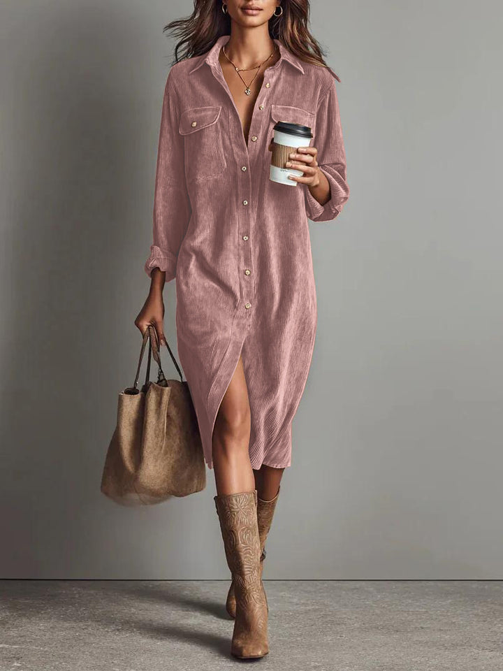 Damen Hemdblusenkleid aus Cord mit Brusttaschen, Knopfleiste und Schlitze Echoarchiv