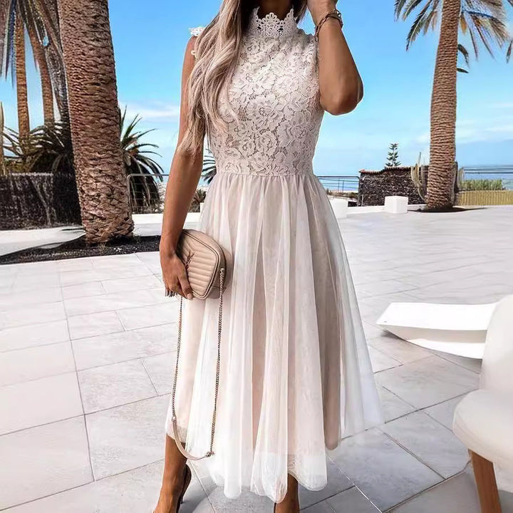 Damen Spitzenkleid mit hohem Kragen und schwungvollem Rock Echoarchiv