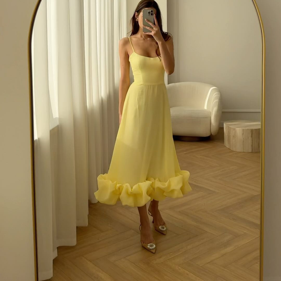 Damen Midi-Kleid mit zarten Spaghetti-Trägern und voluminösem Rüschensaum Echo Archiv