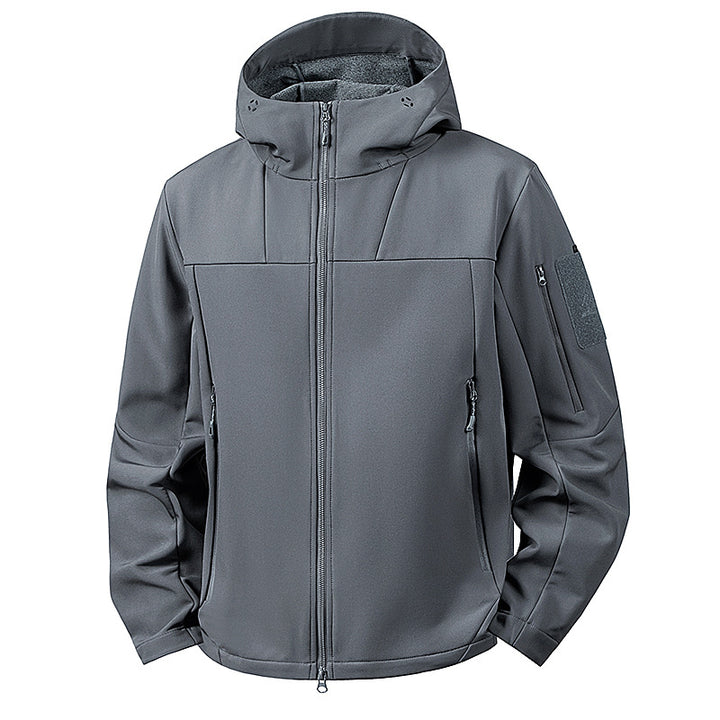 Herren Softshell-Outdoorjacke mit Kapuze, wind- und wasserabweisender Membran, verdeckten Reißverschlusstaschen und ergonomischem Schnitt Echoarchiv