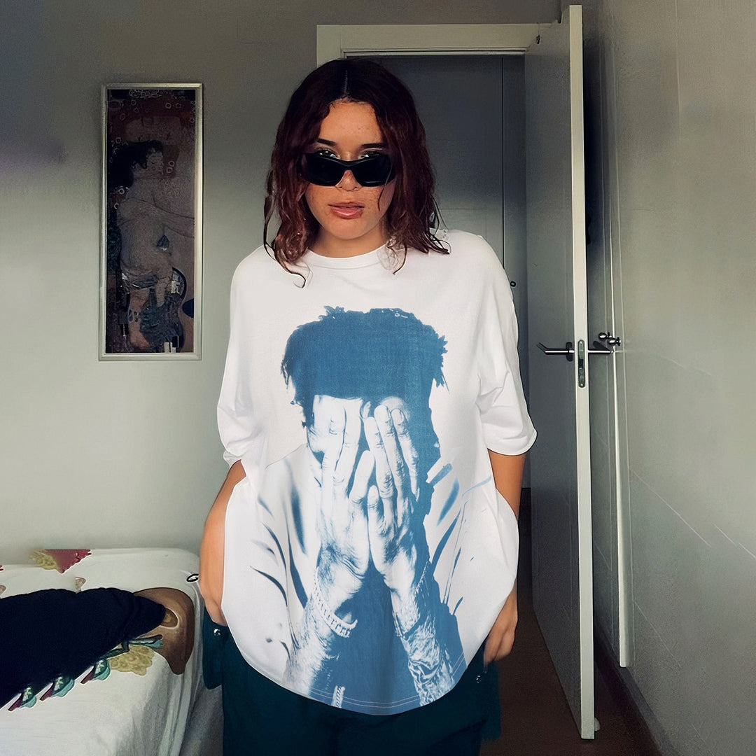Damen lässiges T-Shirt mit glänzendem Kreuzdesign und großzügigem Ausschnitt Echo Archiv