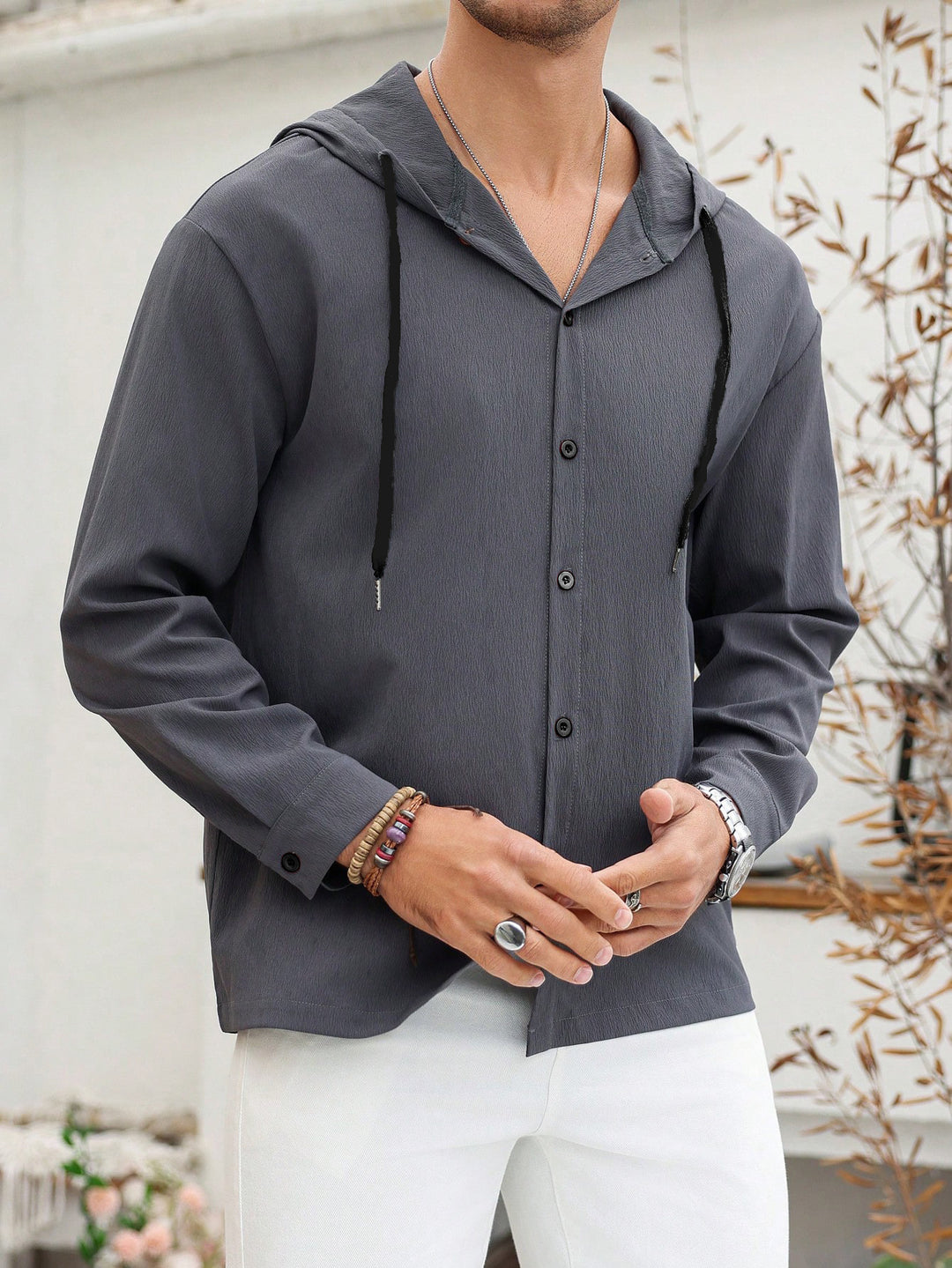 Herren sportliche Hemdjacke mit Kapuze und zeitgemäßem Design Echoarchiv
