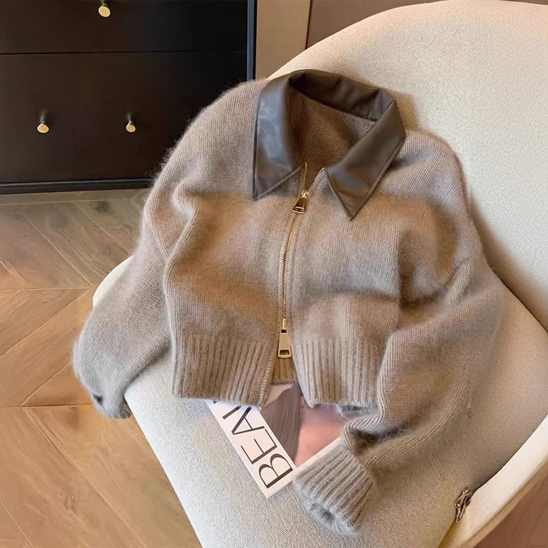 Damen kurz geschnittener Strickblouson mit Kunstlederkragen und goldfarbenem Metallreißverschluss – Célinea