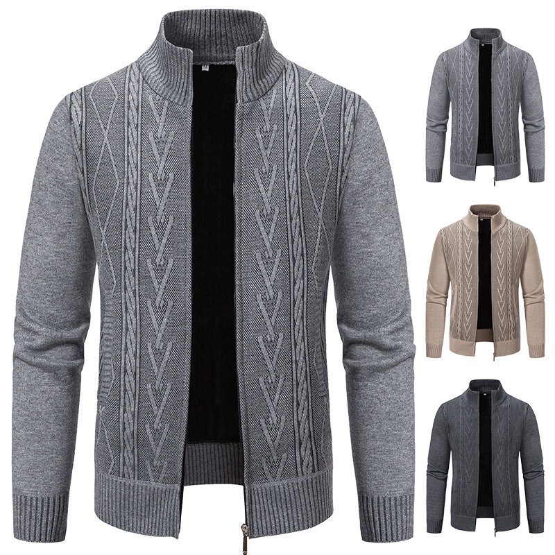 Herren Strickjacke mit modernem Zopfmuster und hohem Stehkragen Echoarchiv