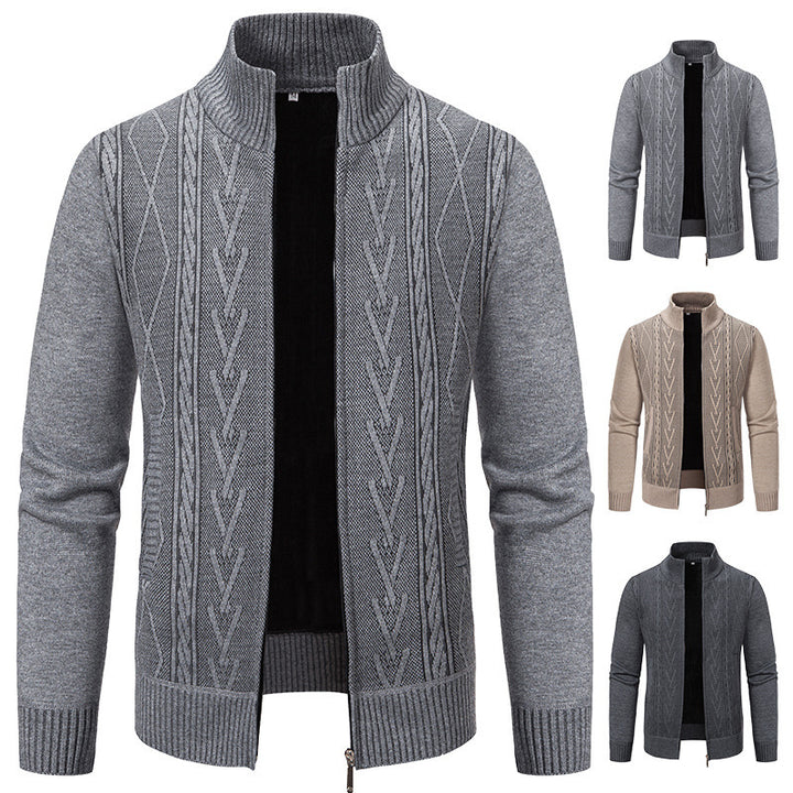 Herren Strickjacke mit modernem Zopfmuster und hohem Stehkragen Echoarchiv