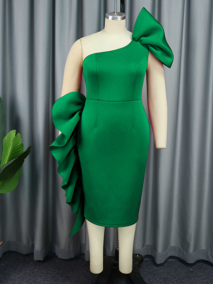 Damen figurbetontes Abendkleid mit asymmetrischem Design und voluminösem Schleifenakzent Echo Archiv